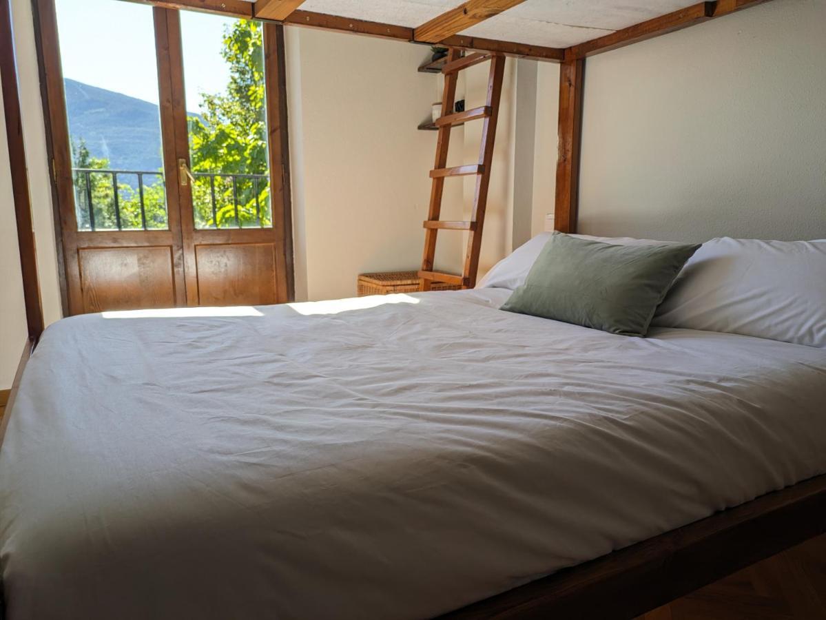 Piso Grande La Vina Appartement Biescas  Buitenkant foto